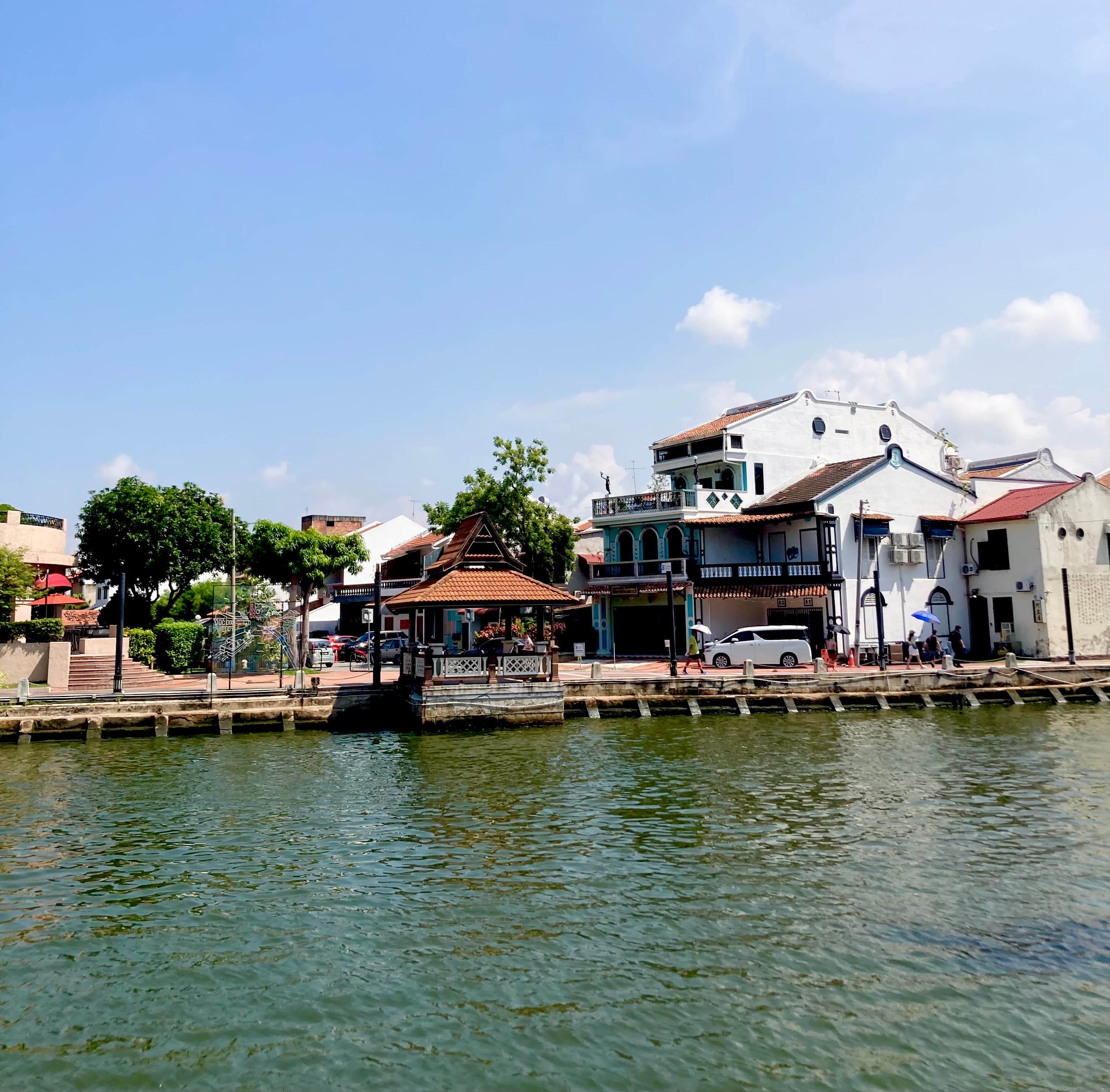 Travelers enjoying Taipei