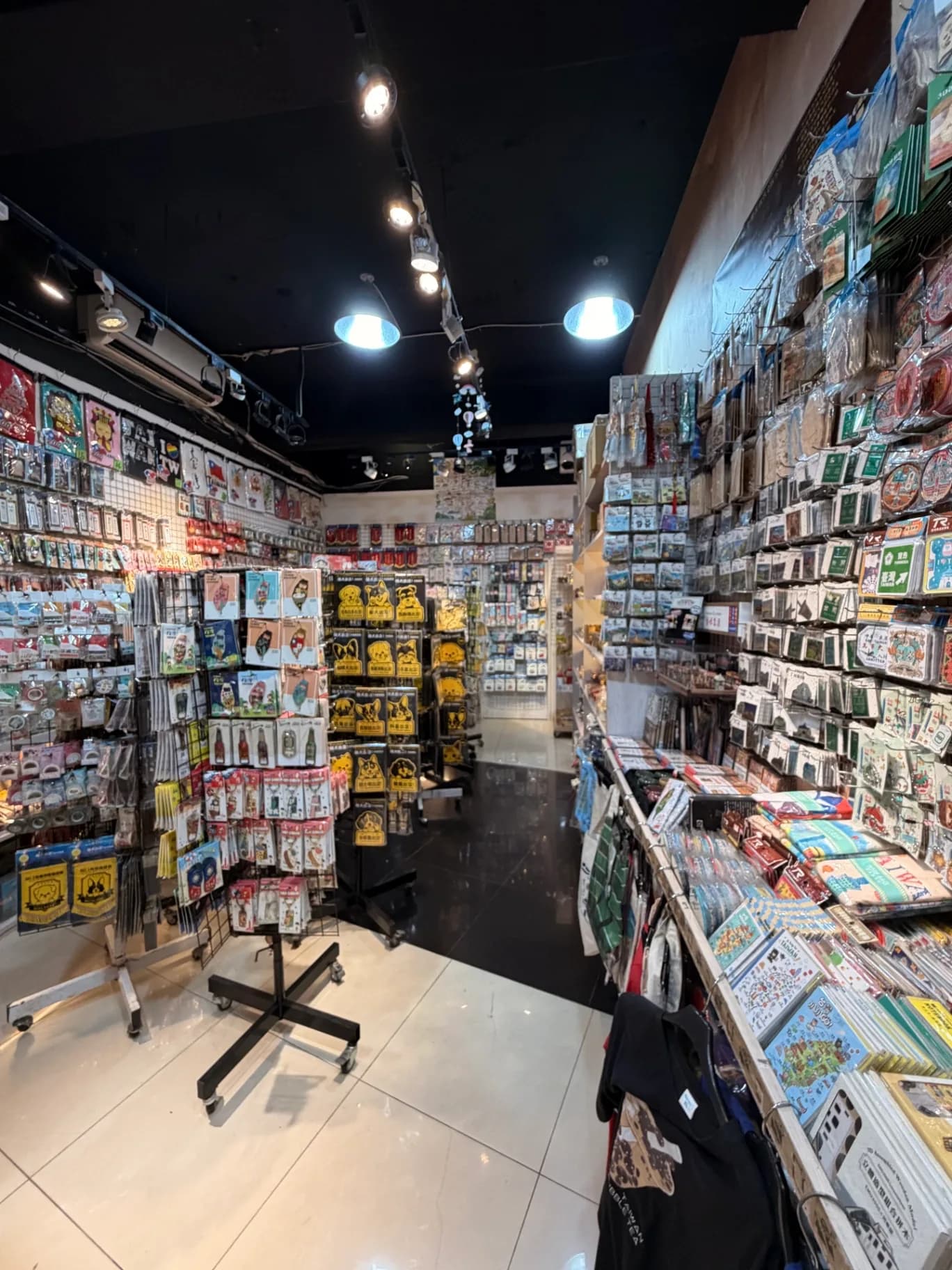 收藏天地-西門店 / Taiwan gift shop secondary
